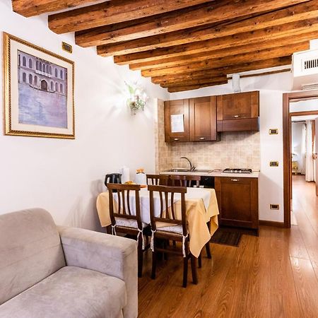Ca' Pinelli Apartment เวนิส ภายนอก รูปภาพ