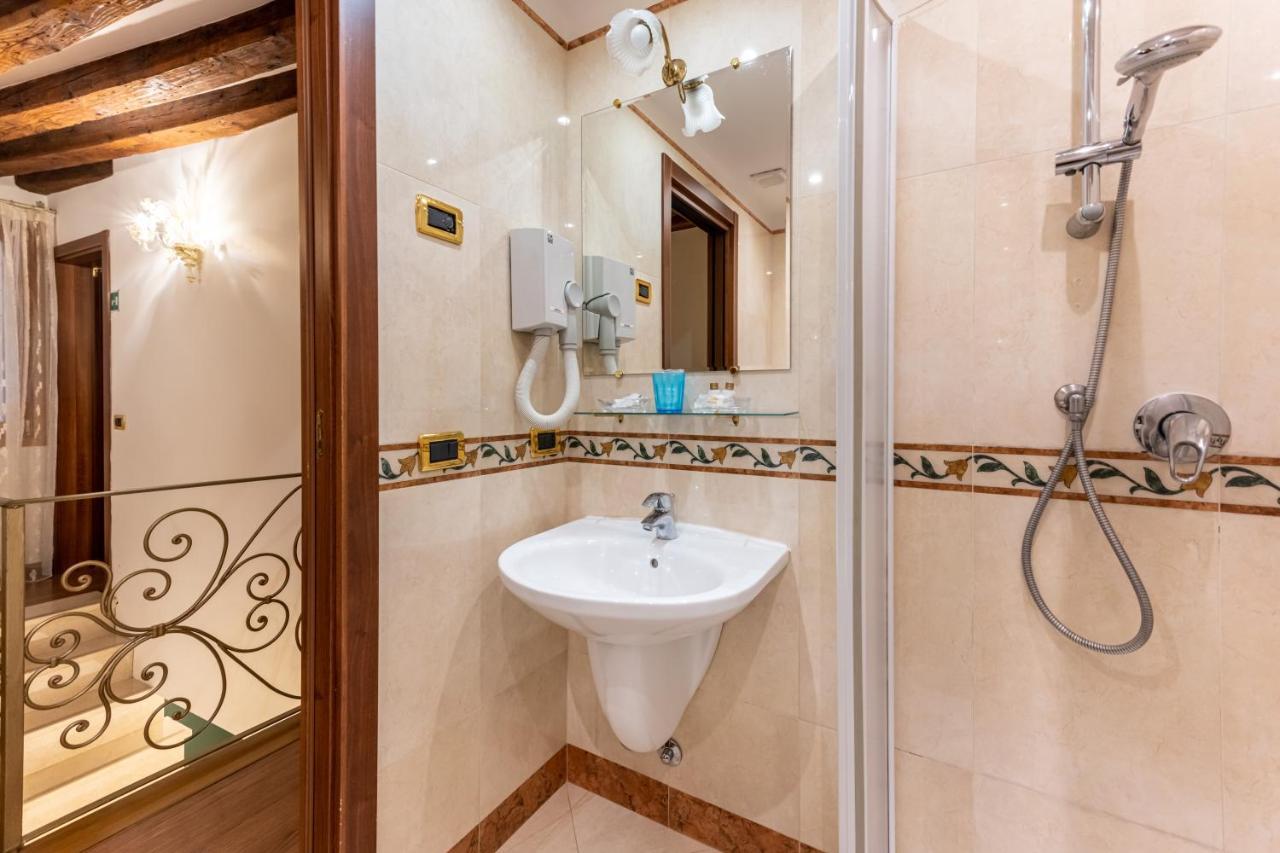 Ca' Pinelli Apartment เวนิส ภายนอก รูปภาพ