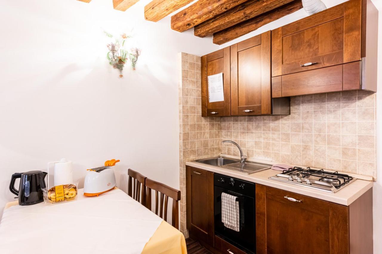 Ca' Pinelli Apartment เวนิส ภายนอก รูปภาพ