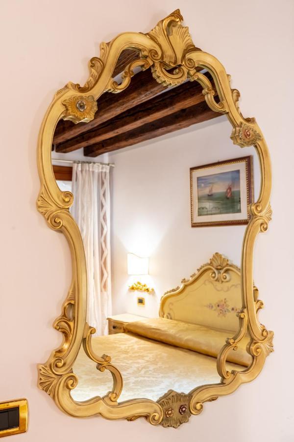 Ca' Pinelli Apartment เวนิส ภายนอก รูปภาพ